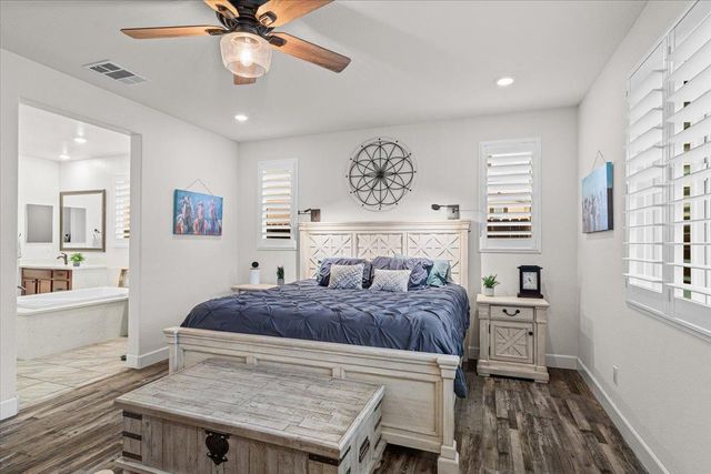 2147 Saffron Dr, Manteca, CA 95337