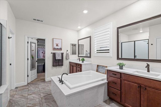 2147 Saffron Dr, Manteca, CA 95337