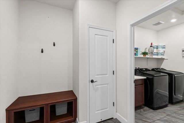 2147 Saffron Dr, Manteca, CA 95337