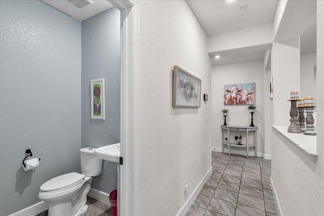 2147 Saffron Dr, Manteca, CA 95337