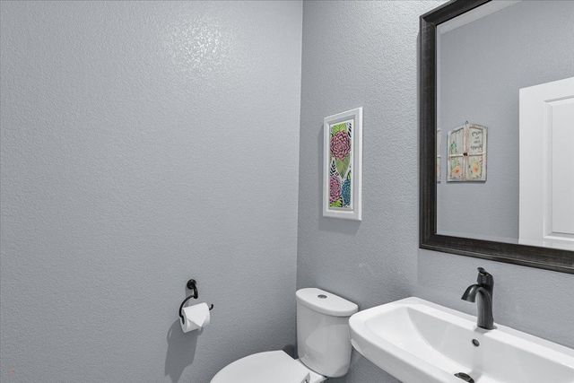 2147 Saffron Dr, Manteca, CA 95337