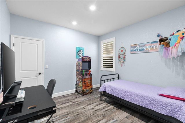 2147 Saffron Dr, Manteca, CA 95337