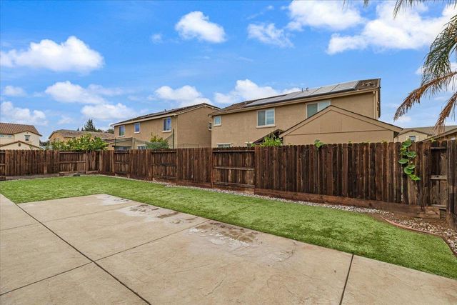 2147 Saffron Dr, Manteca, CA 95337