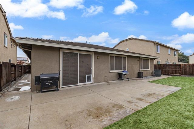 2147 Saffron Dr, Manteca, CA 95337