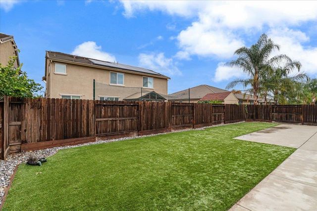 2147 Saffron Dr, Manteca, CA 95337