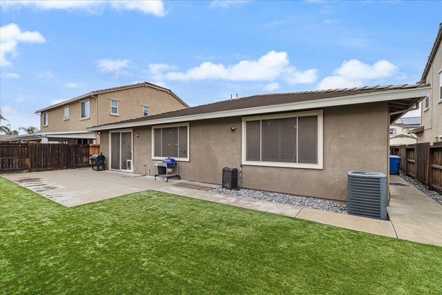 2147 Saffron Dr, Manteca, CA 95337