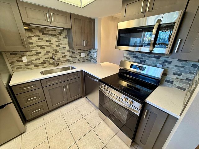 4805 ALT 19 111, Palm Harbor, FL 34683