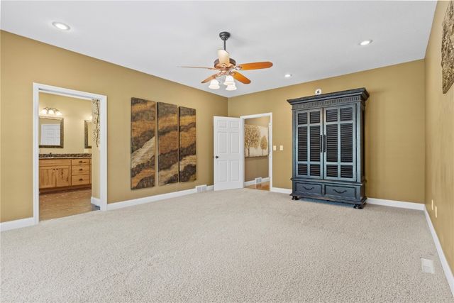 2111 W 4th Street, Vinton, IA 52349