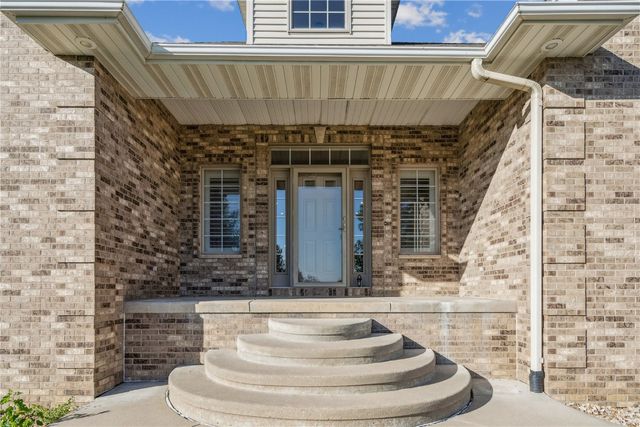 2111 W 4th Street, Vinton, IA 52349