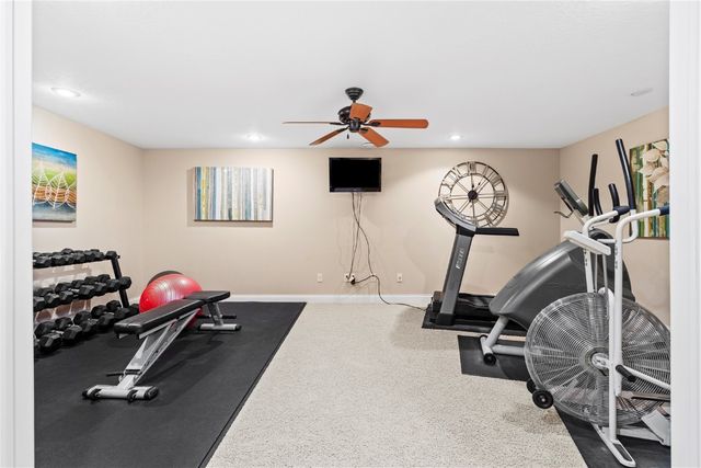 2111 W 4th Street, Vinton, IA 52349