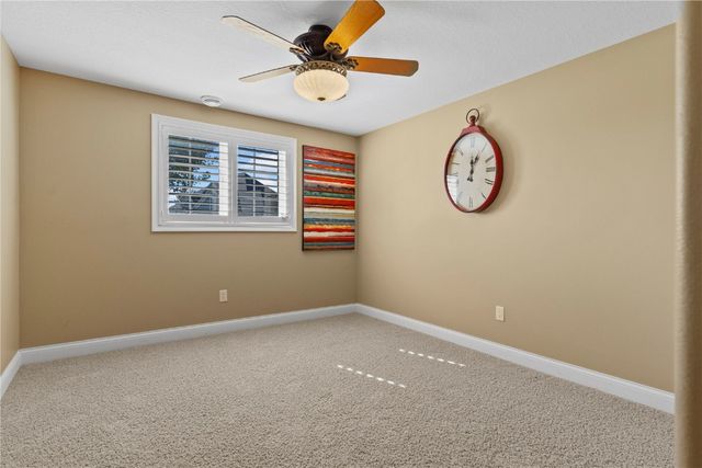 2111 W 4th Street, Vinton, IA 52349