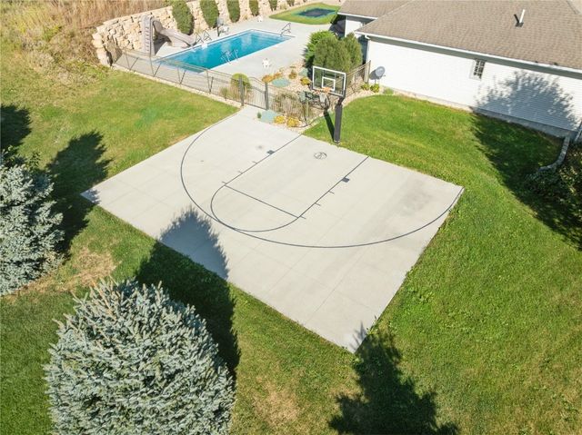 2111 W 4th Street, Vinton, IA 52349