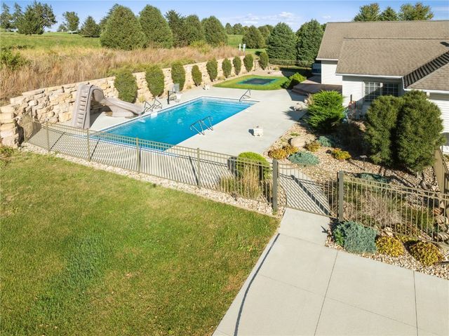 2111 W 4th Street, Vinton, IA 52349