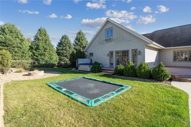 2111 W 4th Street, Vinton, IA 52349