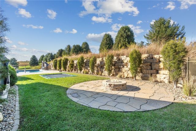 2111 W 4th Street, Vinton, IA 52349