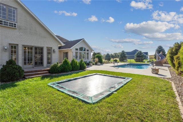 2111 W 4th Street, Vinton, IA 52349