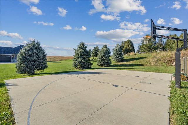 2111 W 4th Street, Vinton, IA 52349