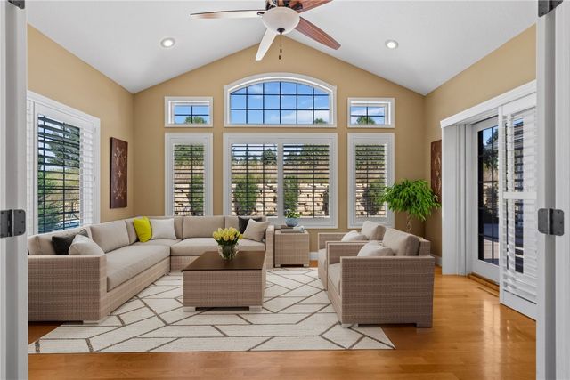 2111 W 4th Street, Vinton, IA 52349