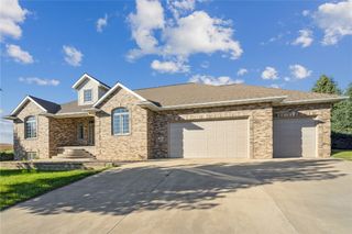 2111 W 4th Street, Vinton, IA 52349