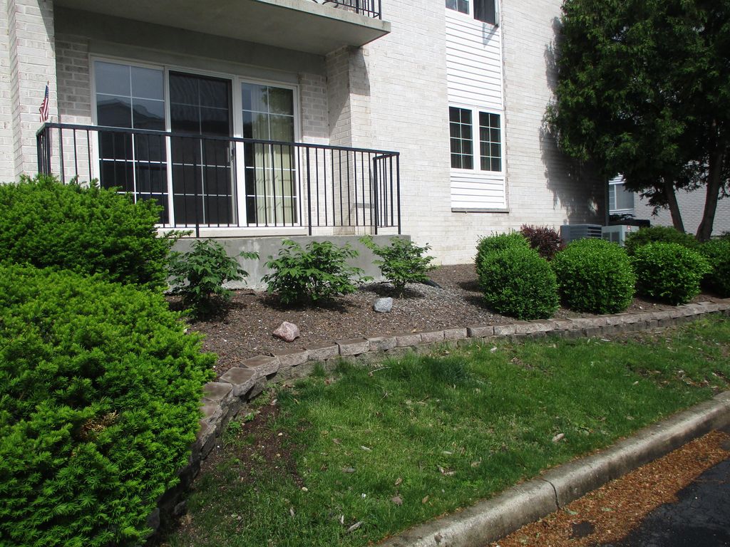 402 Sturdy Road 1d, Valparaiso, IN 46383