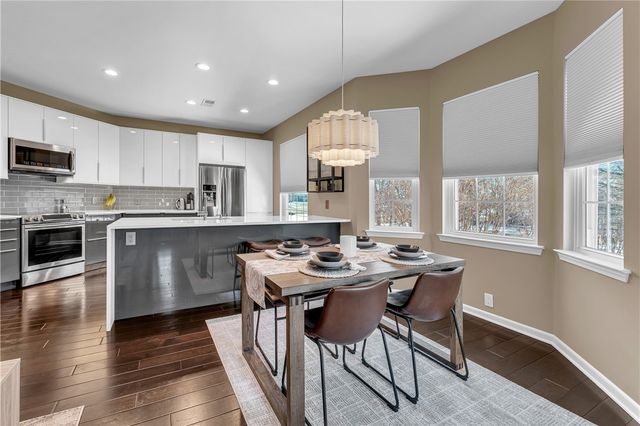 4209 NE Meadow Creek Circle 208, Fayetteville, AR 72703