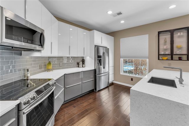 4209 NE Meadow Creek Circle 208, Fayetteville, AR 72703