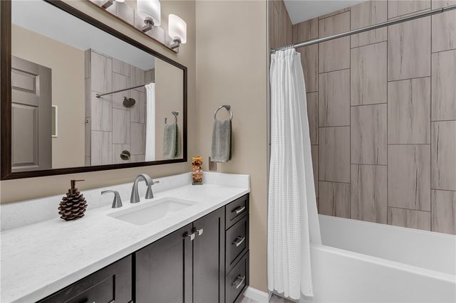 4209 NE Meadow Creek Circle 208, Fayetteville, AR 72703