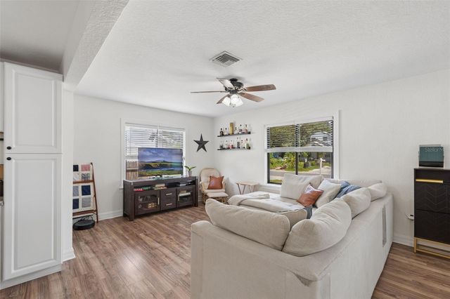 4924 45TH AVENUE N, St Petersburg, FL 33709