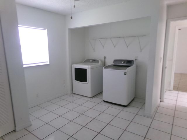1380 SE Buckingham Terrace, Port Saint Lucie, FL 34952