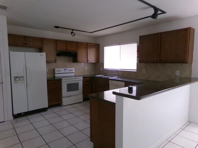 1380 SE Buckingham Terrace, Port Saint Lucie, FL 34952