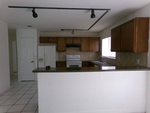 1380 SE Buckingham Terrace, Port Saint Lucie, FL 34952