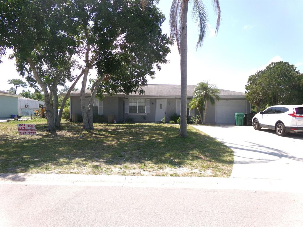 1380 SE Buckingham Terrace, Port Saint Lucie, FL 34952