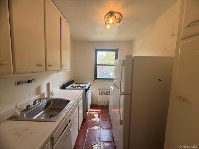 196-15 69th Avenue 2, Fresh Meadows, NY 11365