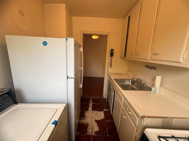 196-15 69th Avenue 2, Fresh Meadows, NY 11365