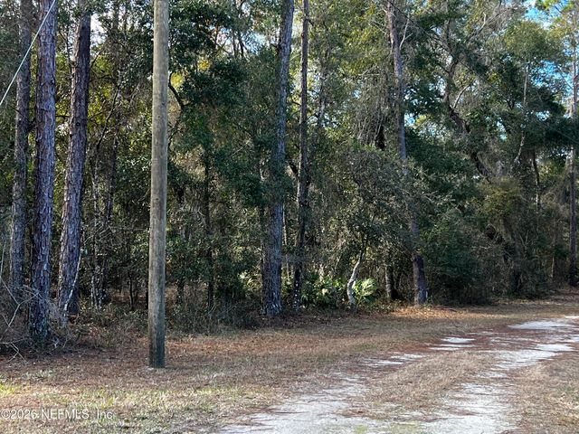 141 Woodland Lane, Hawthorne, FL 32640