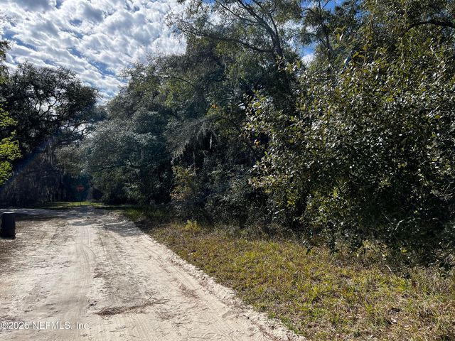 141 Woodland Lane, Hawthorne, FL 32640