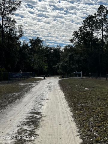 141 Woodland Lane, Hawthorne, FL 32640