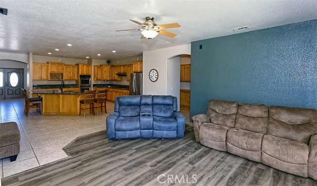 8855 Smith Road, Phelan, CA 92371