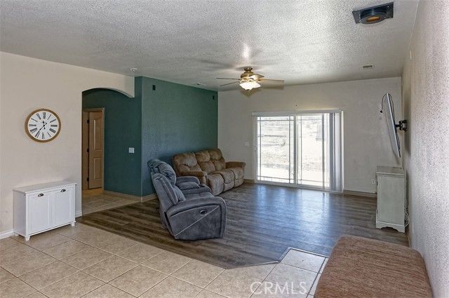 8855 Smith Road, Phelan, CA 92371