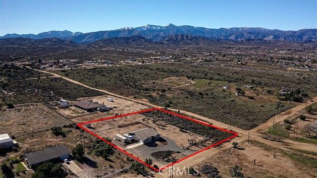 8855 Smith Road, Phelan, CA 92371