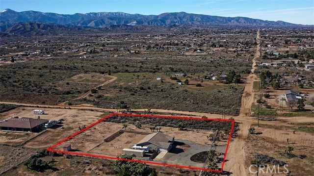 8855 Smith Road, Phelan, CA 92371