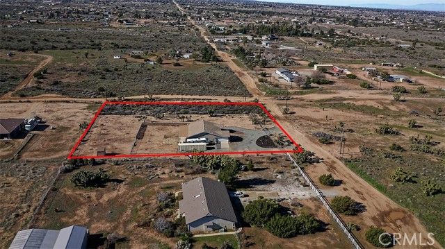 8855 Smith Road, Phelan, CA 92371