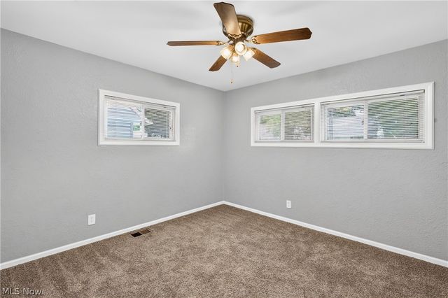 214 Oak Knoll Street, Niles, OH 44446