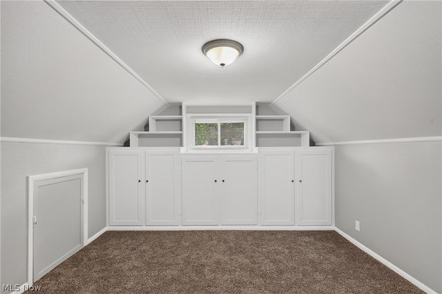 214 Oak Knoll Street, Niles, OH 44446