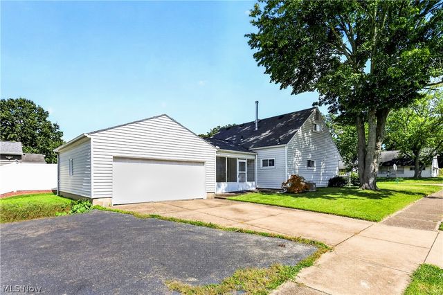 214 Oak Knoll Street, Niles, OH 44446