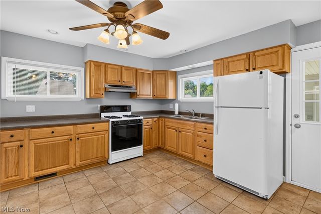 214 Oak Knoll Street, Niles, OH 44446