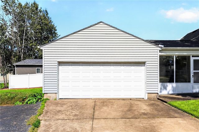 214 Oak Knoll Street, Niles, OH 44446