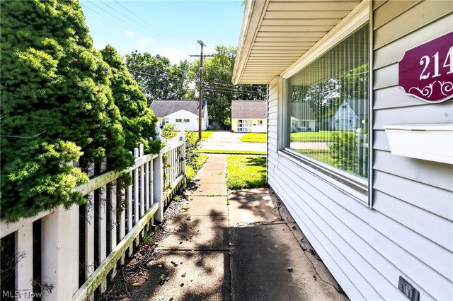 214 Oak Knoll Street, Niles, OH 44446