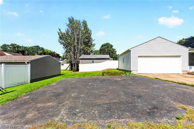 214 Oak Knoll Street, Niles, OH 44446