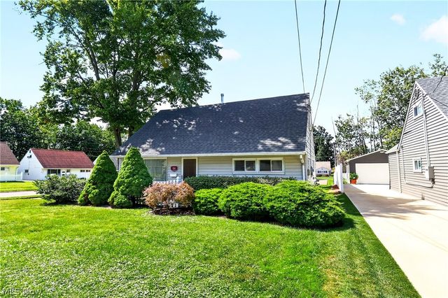 214 Oak Knoll Street, Niles, OH 44446
